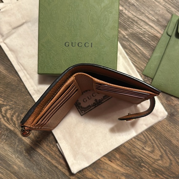 Gucci Medium Double G Leather Wallet - Picture 12 of 16
